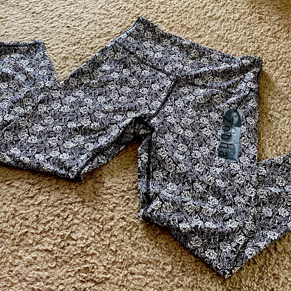 NWT! Black & White Zobha Leggings
